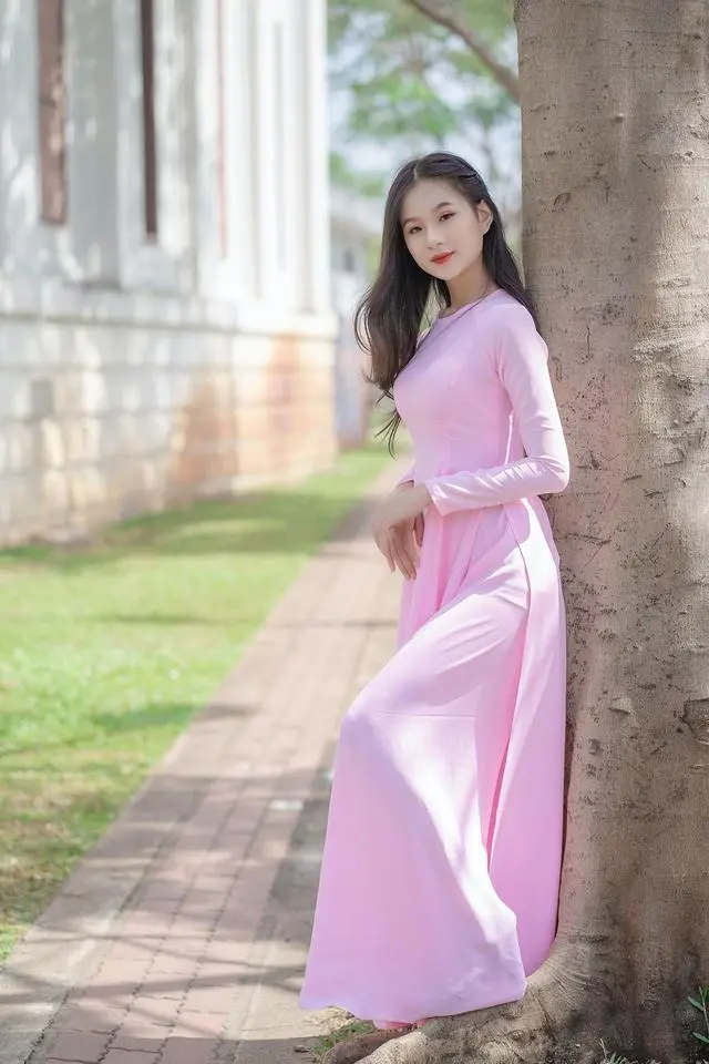 Why Vietnam “cheongsam” slit point open to the waist, not afraid of light? The locals give the answer